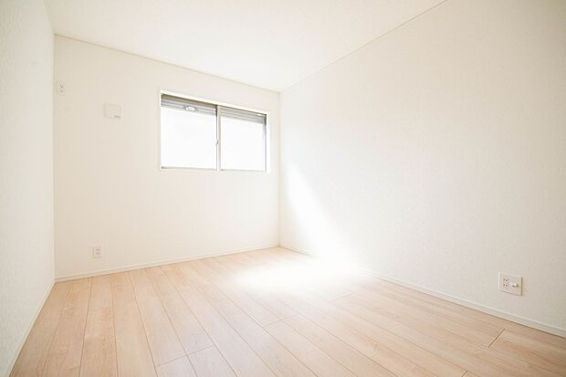 各部屋を最大限に広く使って頂ける様、全居住スペースに収納付。プライベートルームはゆったりと快適に。