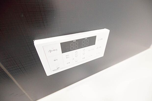  同仕様：追い焚きで消費節約できる家計に優しい機能。