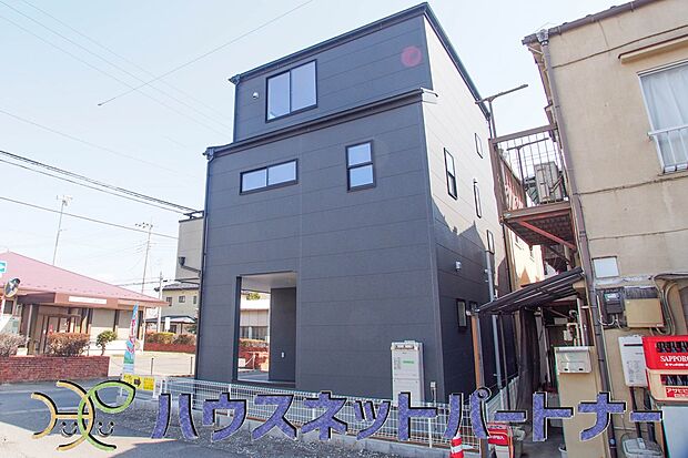 豊かで快適な暮らしを。ここから始まる「日常」はご家族にとってかけがえのない時間となります。少しでも豊かに、快適に。そんな想いから本邸宅は生まれました。