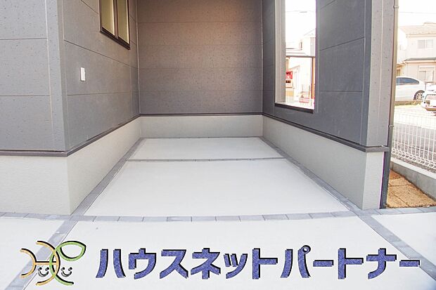 通勤や家族の送迎など、毎日の生活にマイカーが欠かせない方にとって駐車場は大事な条件。敷地内にカースペースがあれば、お出かけやお買い物の際の搬入出もらくらくです。