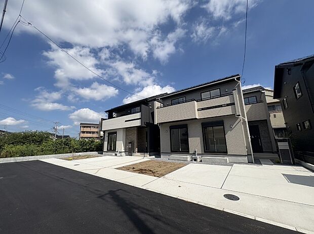 太陽に愛された邸は、陽当り・通風に優れた魅力的で快適さを追求した新築戸建でした。ここに住むからこそ意味がある。そんな特別感に浸りながら、毎日をお過ごしして欲しいです。