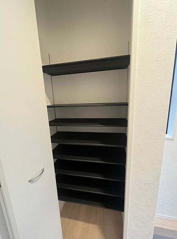 収納の多さにはびっくり。収納ってあればあるほど嬉しいですよね。