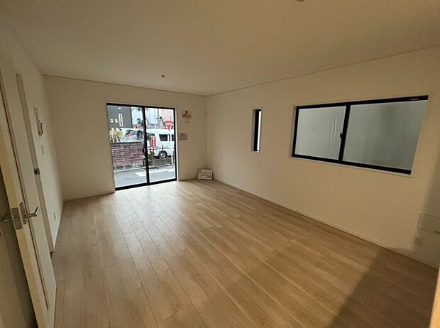 うららかな陽射しがどのお部屋にも降り注ぎますように、快適さを追求した間取設計。得難い立地環境での生活を恵みの豊かな永住の地へと変えてくれます。