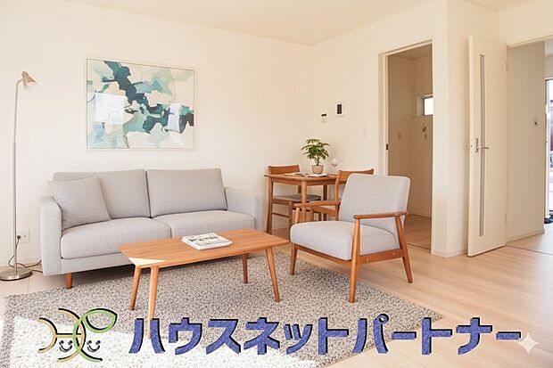 (家具はイメージ画像)流行に左右されず、将来にわたって価値が継続する「上質」な佇まい。おしゃれな雰囲気や自然の潤い、親しみやすさといった個性を、街に新たな価値をもたらし続ける。