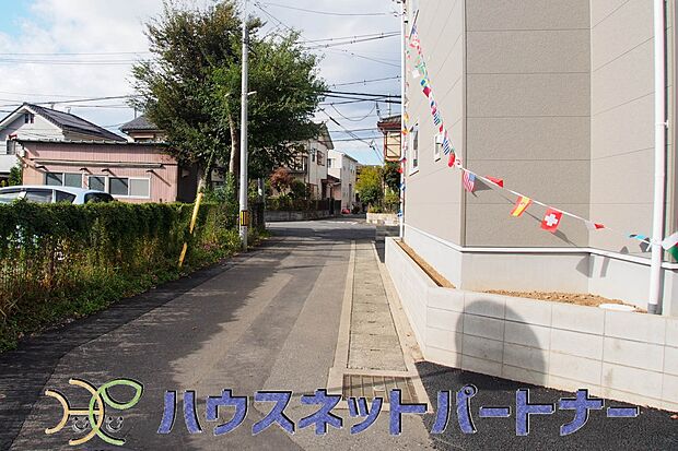 庭スペース。一戸建ての醍醐味は、何といっても庭があること。花や野菜を育てたり、子供と遊んだり、お客様を迎えたり…。大切なペットと過ごす心地良いスペースにもなりますね。便利な外水栓付き。