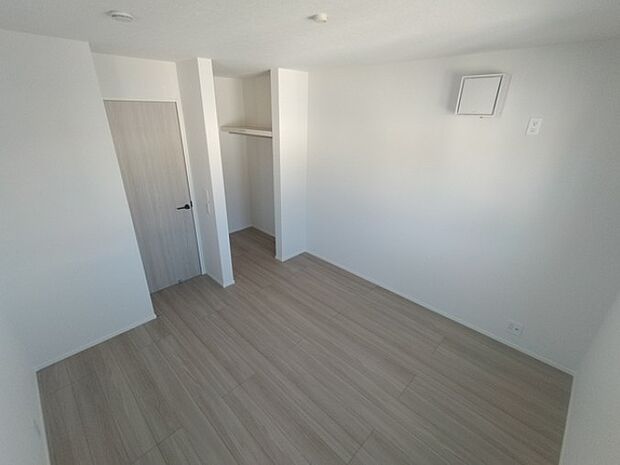 陽射しがぽかぽかと差し込むお部屋は湿気やカビの心配も減るので快適に過ごせます。