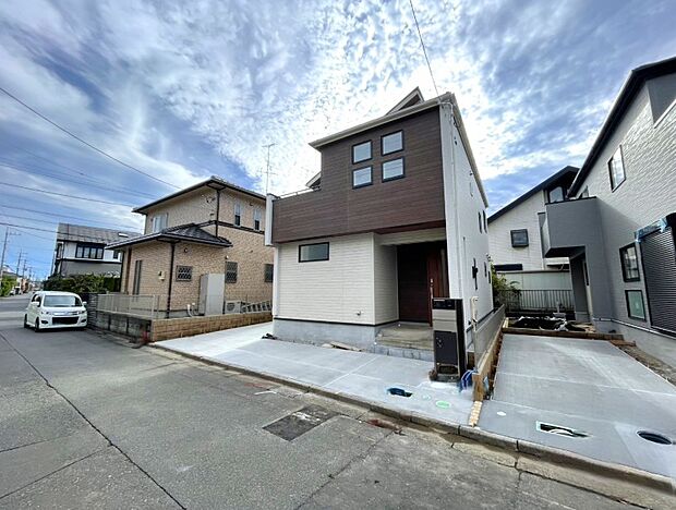 豊かで快適な暮らしを。ここから始まる「日常」はご家族にとってかけがえのない時間となります。少しでも豊かに、快適に。そんな想いから本邸宅は生まれました。