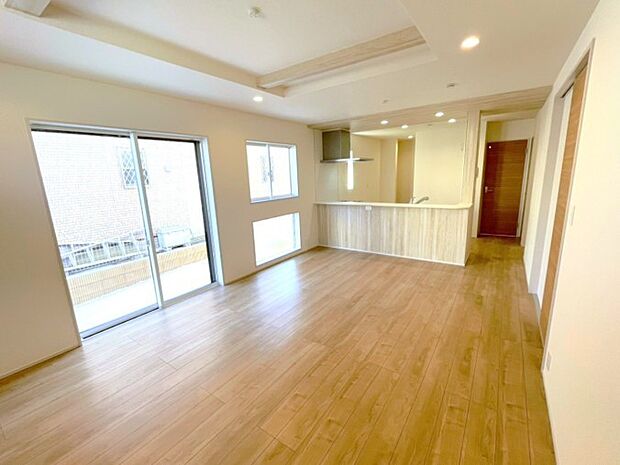 うららかな陽射しがどのお部屋にも降り注ぎますように、快適さを追求した間取設計。得難い立地環境での生活を恵みの豊かな永住の地へと変えてくれます。