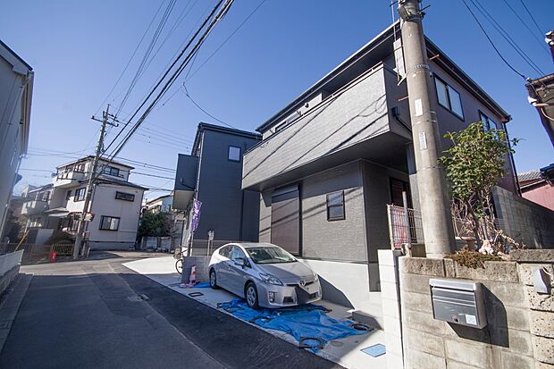 前面道路の日当たりの良い明るいお家。