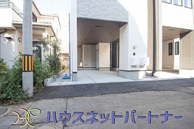 ビルトインガレージは、雨に濡れない。激しい雨の日に買い物から帰ってきたときなど、荷物も自分も濡れずに家の中に入れることは、奥さまにとってもうれしいはず。