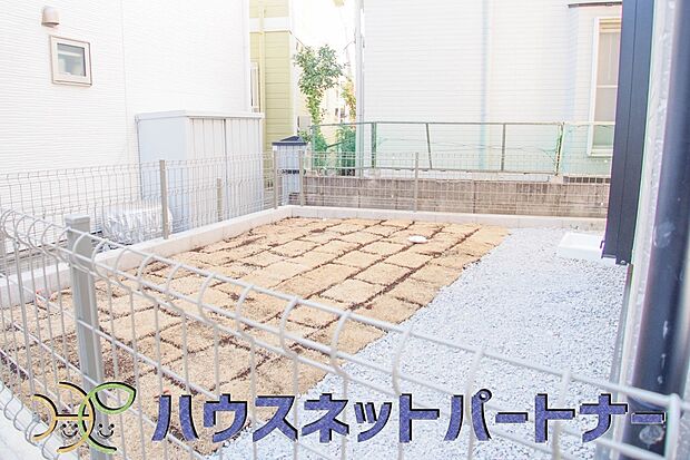 一戸建ての醍醐味は、何といっても庭があること。花や野菜を育てたり、子供と遊んだり、お客様を迎えたり…。大切なペットと過ごす心地良いスペースにもなりますね。