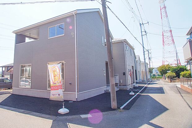 前面道路でお車を駐車するのも楽々。