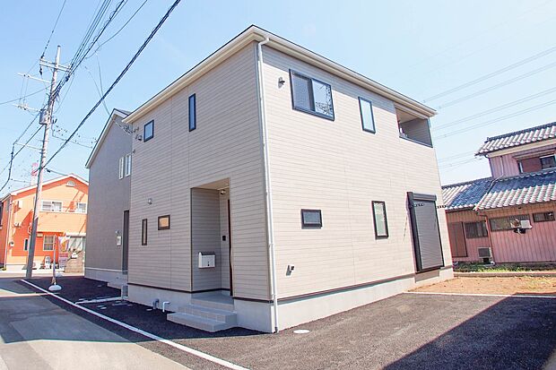 豊かで快適な暮らしを。ここから始まる「日常」はご家族にとってかけがえのない時間となります。少しでも豊かに、快適に。そんな想いから本邸宅は生まれました。