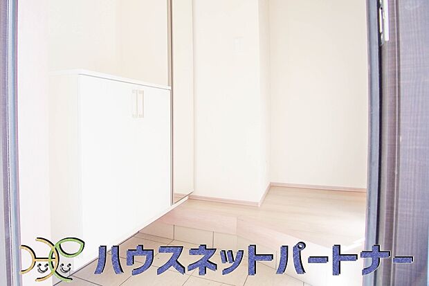 玄関扉を開くとゆったりとした空間。この感動を現地で是非体感してみて下さい。