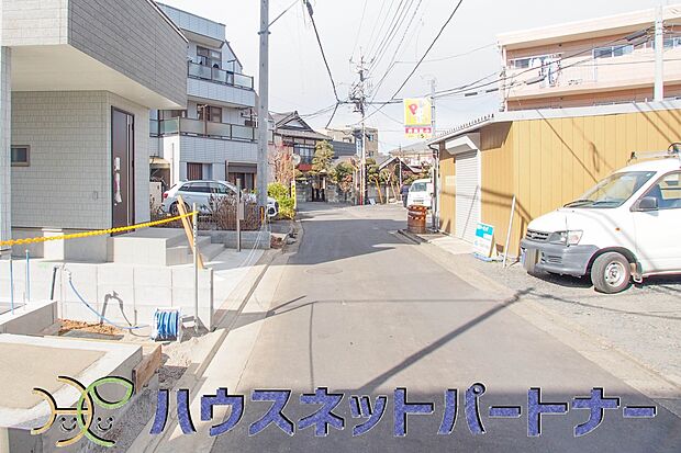 前面道路の日当たりの良い明るいお家。