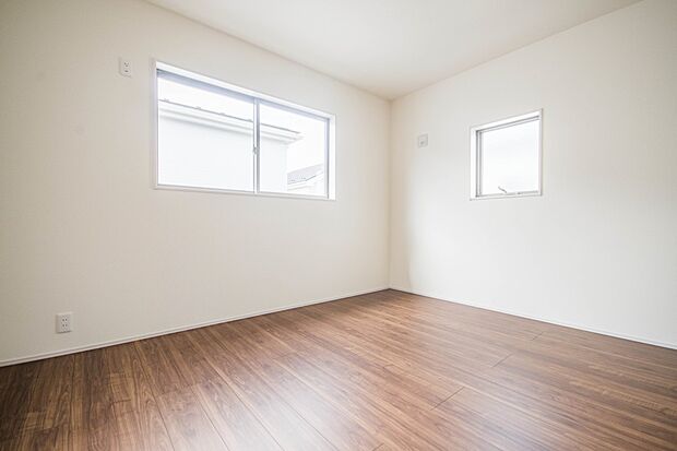 各部屋を最大限に広く使って頂ける様、全居住スペースに収納付。プライベートルームはゆったりと快適に。