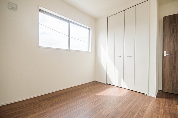 陽光が降り注ぐ明るく開放的な空間が魅力的。