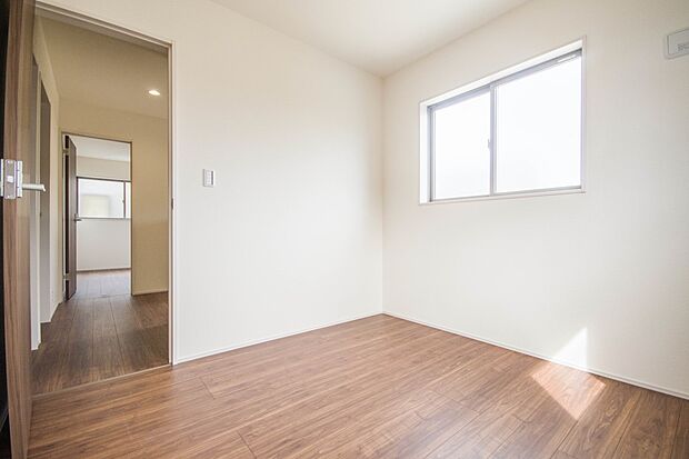 各部屋を最大限に広く使って頂ける様、全居住スペースに収納付。プライベートルームはゆったりと快適に。