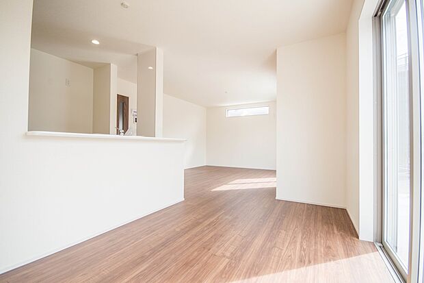 明るく開放的なダイニング。家族とのコミュニケーションが取りやすく、みんなの笑顔が溢れます