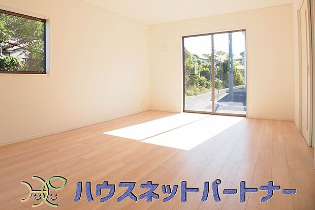 インテリアショップで見掛けた「あの家具」も置ける、ゆったりとした空間。時に広さが上質な寛ぎの時間になる事も。