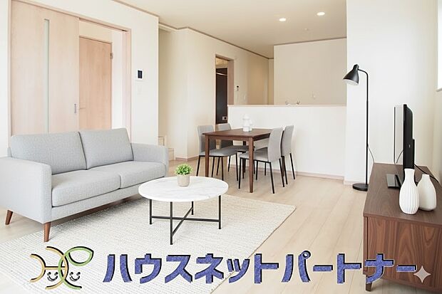 （家具はイメージ画像）カウンターがあると配膳が楽なことがメリットの一つ。後片付けをするときも、ダイニングテーブルからあまり動かずに流し台へ運ぶことができるので便利です♪