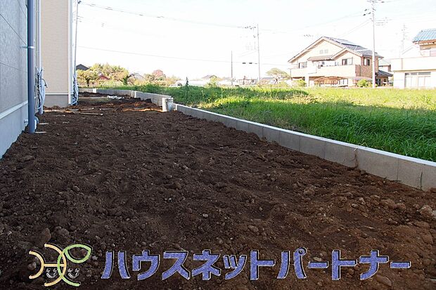 趣味を楽しむ場であり、家族団らんの場にもなる専用庭。ガーデニングや家庭菜園、プールや遊具を置いて子供の遊び場、テーブルやイスを設置し憩いのスペースなどメリットはたくさんあります。