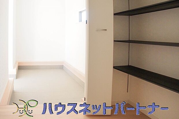 家族の小物って意外と増えていくので、収納が多いと助かります。