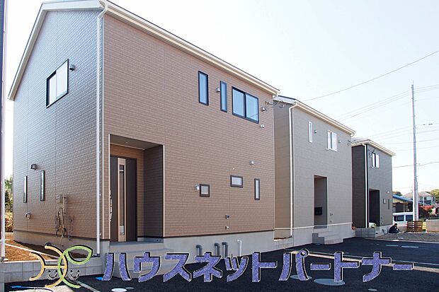 流行に左右されず、将来にわたって価値が継続する上質な佇まい。親しみやすさといった個性を演出してくれます。