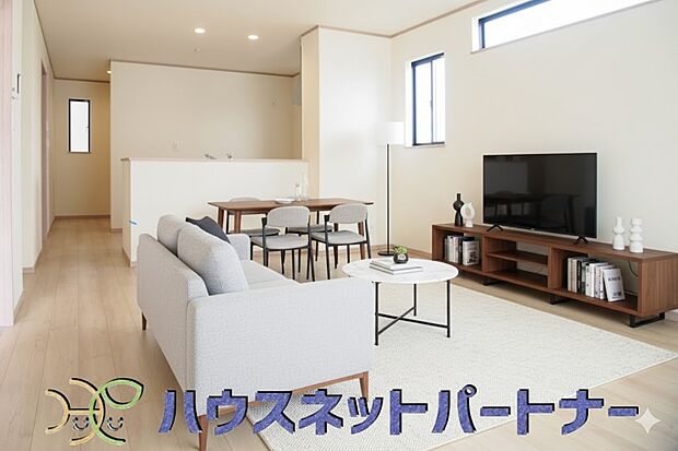 (家具はイメージ画像)うららかな陽射しがどのお部屋にも降り注ぎますように、快適さを追求した間取設計。得難い立地環境での生活を恵みの豊かな永住の地へと変えてくれます。