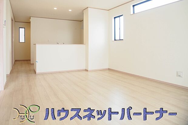 うららかな陽射しがどのお部屋にも降り注ぎますように、快適さを追求した間取設計。得難い立地環境での生活を恵みの豊かな永住の地へと変えてくれます。