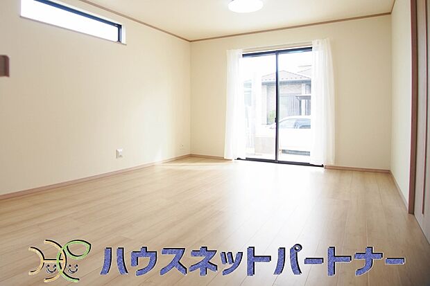 陽だまりのある光彩豊かなリビングは、何よりも快適で心休まる時間を過ごせます。