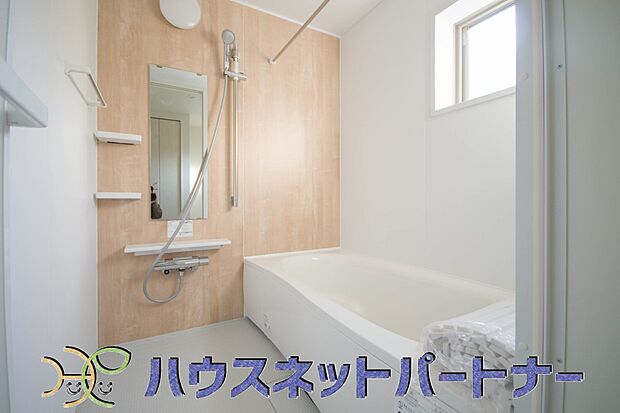 清潔を基調とした浴室は家族と一緒にお風呂に入れる広さです。楽しく癒しの一時を・・。