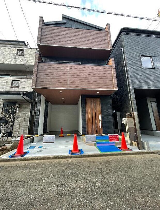 ここから始まる「日常」はご家族にとってかけがえのない時間となります。少しでも豊かに、快適に。そんな想いから本邸宅は生まれました。