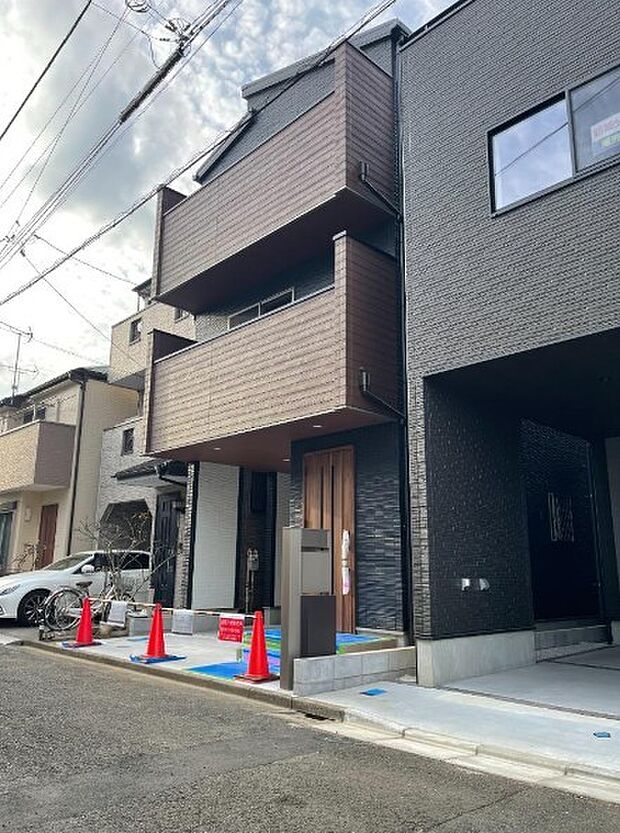 前面道路でお車を駐車するのも楽々。