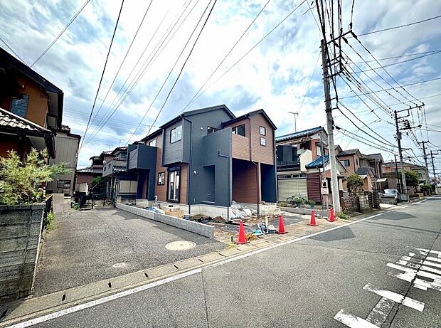 前面道路の日当たりの良い明るいお家。
