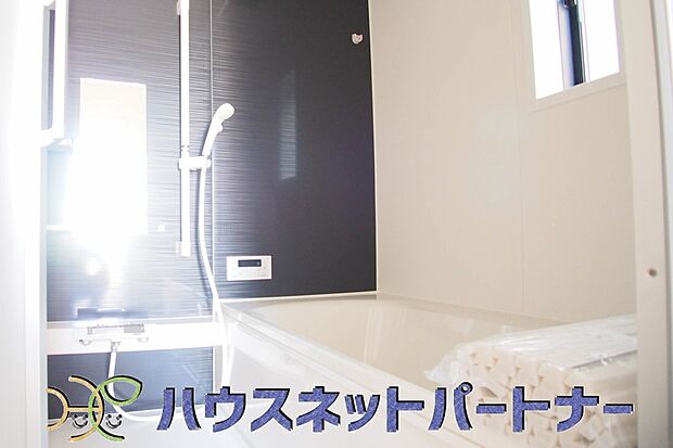 窓がある浴室は心地よいバスタイムを演出してくれます。早起きした日は朝風呂で一日の始まりです。