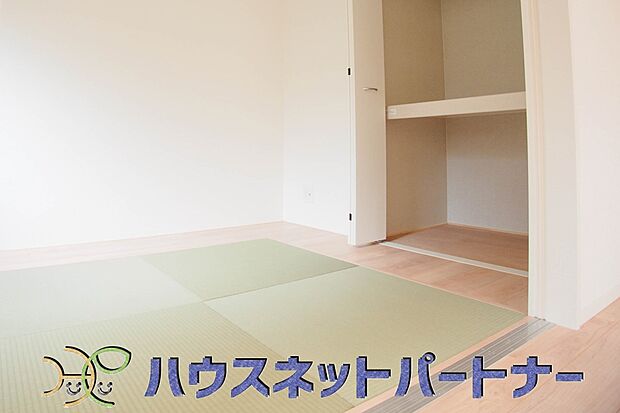 リビングの隣に個室があれば、家族の様子を感じ取りながら家事をすることができます。お子様も親の存在が身近になることでお互いに安心感が生まれ、自然と会話の量が増えていきます。