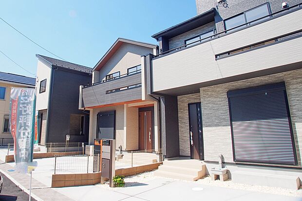 豊かで快適な暮らしを。ここから始まる「日常」はご家族にとってかけがえのない時間となります。少しでも豊かに、快適に。そんな想いから本邸宅は生まれました。