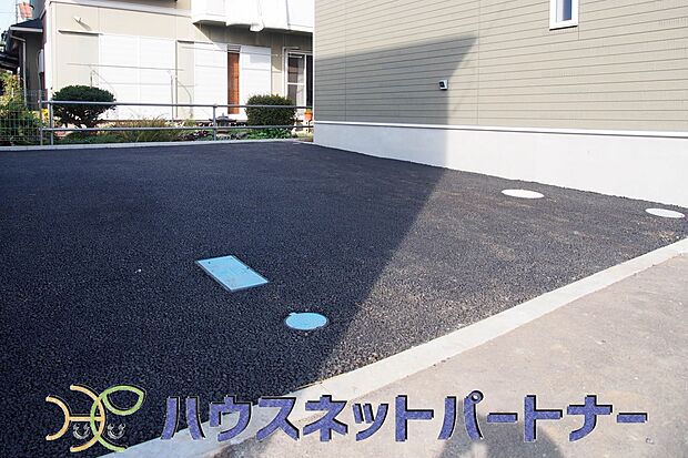 カースペース。通勤や家族の送迎など、毎日の生活にマイカーが欠かせない方にとって駐車場は大事な条件。敷地内にカースペースがあれば、お出かけやお買い物の際の搬入出もらくらくです。