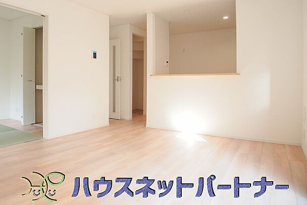 うららかな陽射しがどのお部屋にも降り注ぎますように、快適さを追求した間取設計。得難い立地環境での生活を恵みの豊かな永住の地へと変えてくれます。