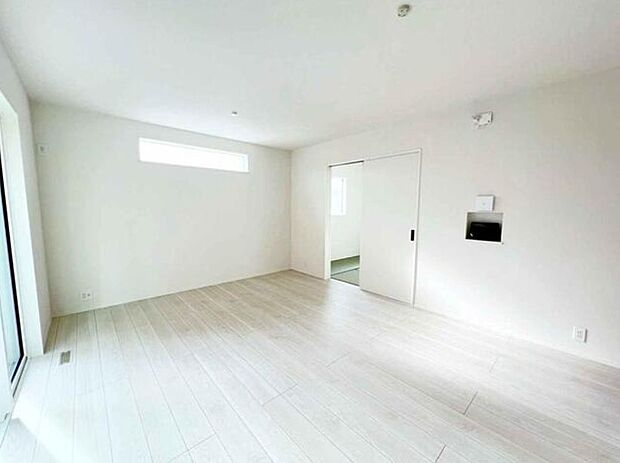 通風・採光に優れ、心地よい光と風が溢れています。 贅沢で豊かな居住性と、プライドを満たすクオリティが見事に調和した住空間。新築ならではの快適なひとときをご体感頂ける筈です。