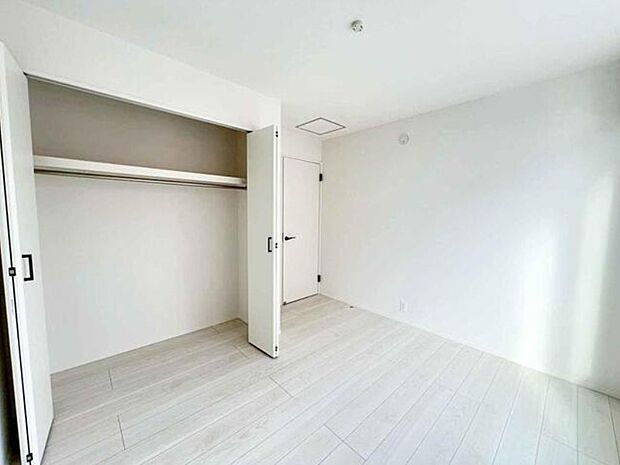 陽射しがぽかぽかと差し込むお部屋は湿気やカビの心配も減るので快適に過ごせます。