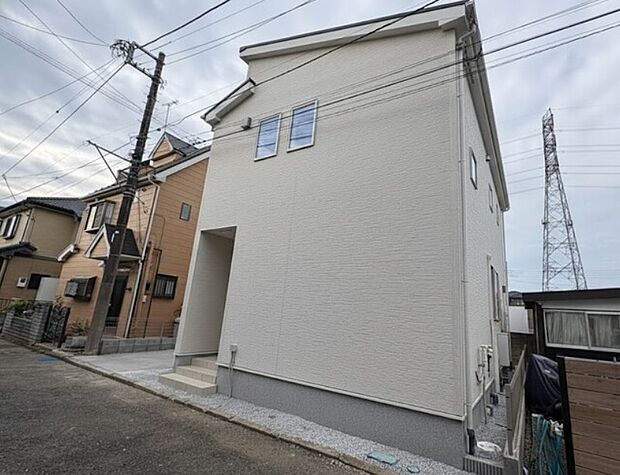 ここから始まる「日常」はご家族にとってかけがえのない時間となります。少しでも豊かに、快適に。そんな想いから本邸宅は生まれました。