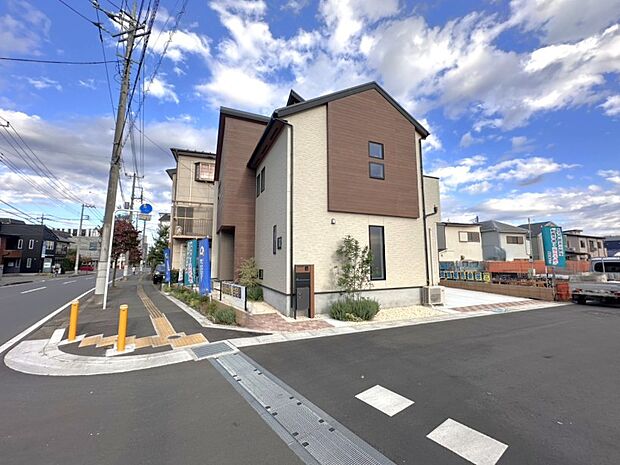 太陽に愛された邸は、陽当り・通風に優れた魅力的で快適さを追求した新築戸建でした。ここに住むからこそ意味がある。そんな特別感に浸りながら、毎日をお過ごしして欲しいです。