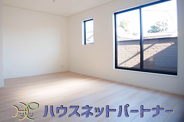 インテリアショップで見掛けた「あの家具」も置ける、ゆったりとした空間。時に広さが上質な寛ぎの時間になる事も。