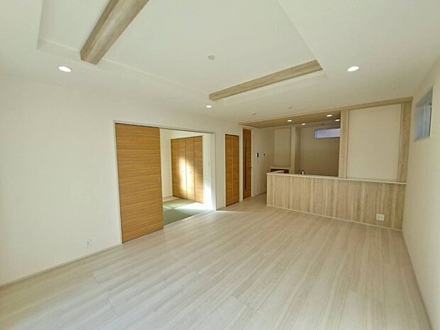 うららかな陽射しがどのお部屋にも降り注ぎますように、快適さを追求した間取設計。得難い立地環境での生活を恵みの豊かな永住の地へと変えてくれます。