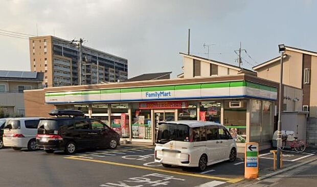 周辺環境-コンビニ(760m)ファミリーマートふじみ野鶴ヶ岡店