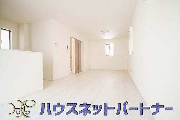 明るく開放的なダイニング。家族とのコミュニケーションが取りやすく、みんなの笑顔が溢れます