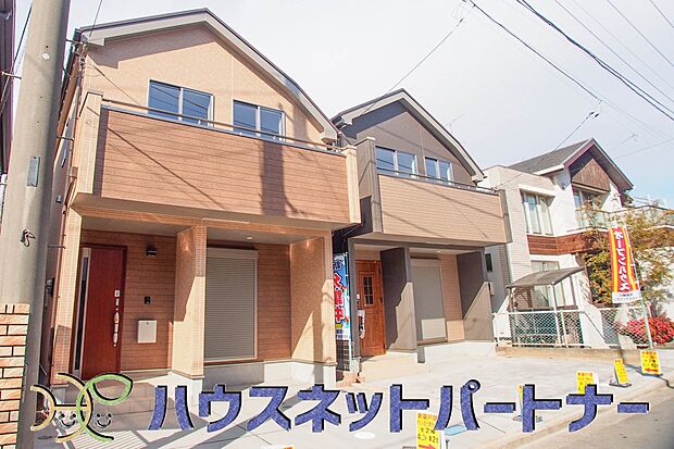 街に溶け合う美しい景観と、採光や風通しを考えて設計された間取り。近隣の視線を考え調整した窓位置など、外観だけでなく、住まうご家族の心地よさを最優先しました。