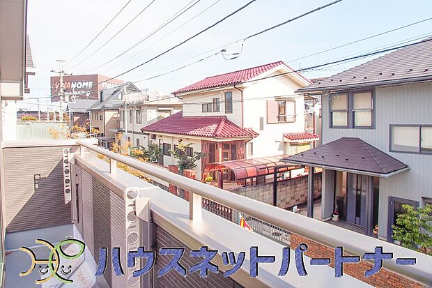 朝の澄んだ空気や、夕方に吹く清々しい風を五感で感じられるバルコニー。住まいの中で唯一屋外にあって、本当の自然を感じられるスペースです。